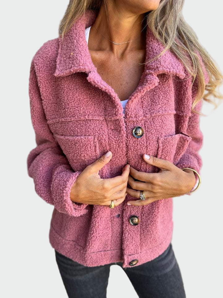Casuale e caldo cappotto per l'autunno