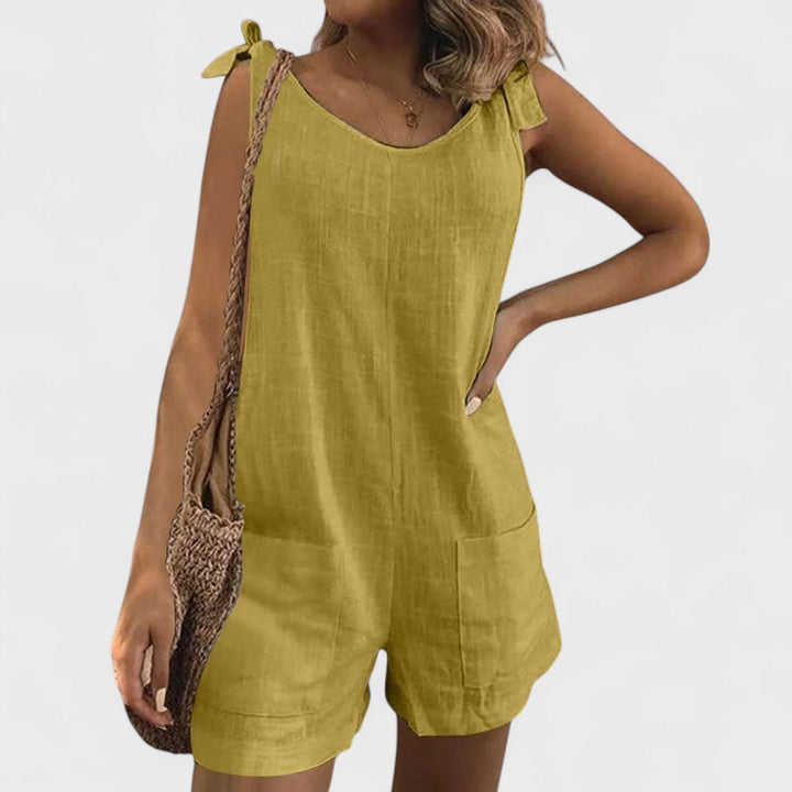 Maia - Tuta corta con tasche sulle spalle e lacci