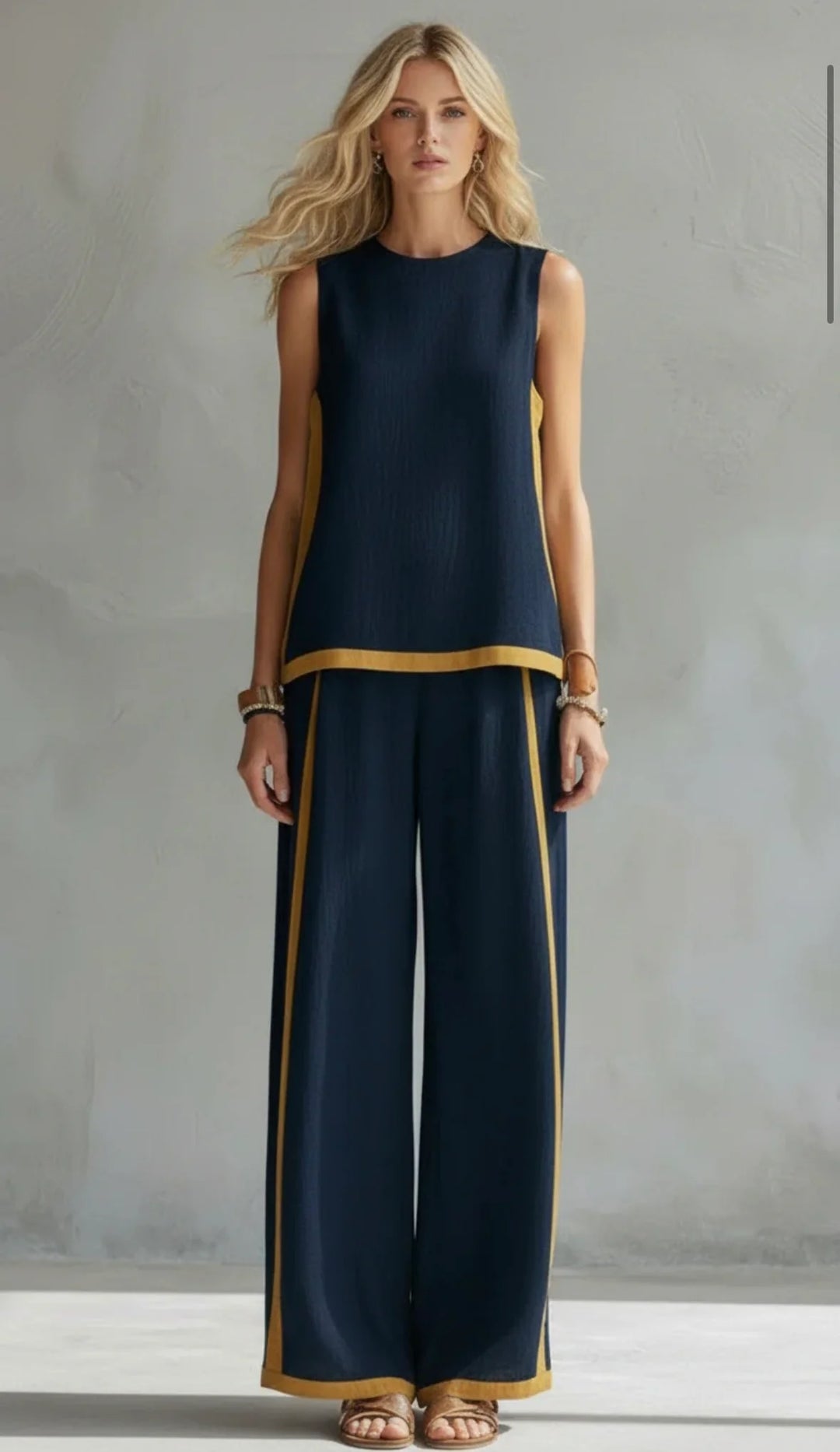 Leila -  Set elegante e casual composto da gilet e pantaloni con bordini bicolori.