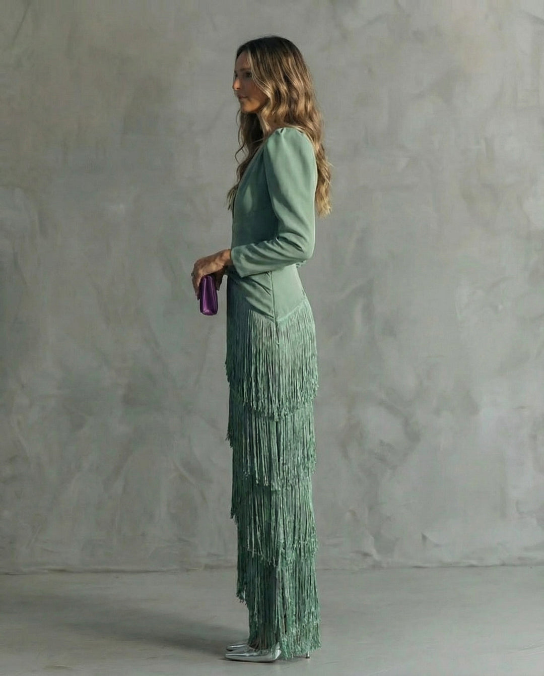 Clara · Abito elegante con maniche a frange