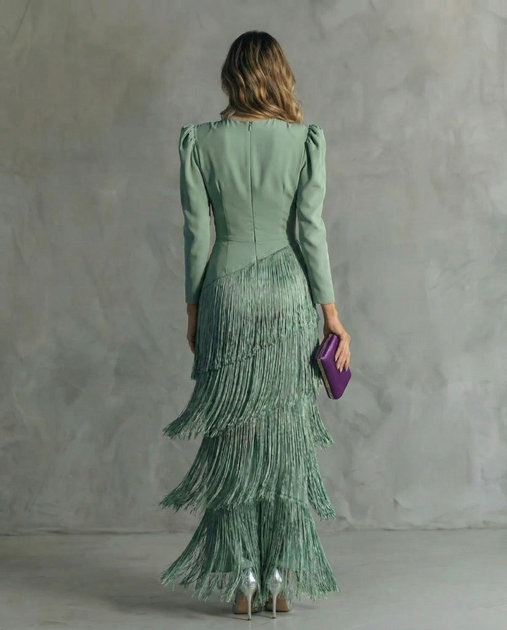 Clara · Abito elegante con maniche a frange